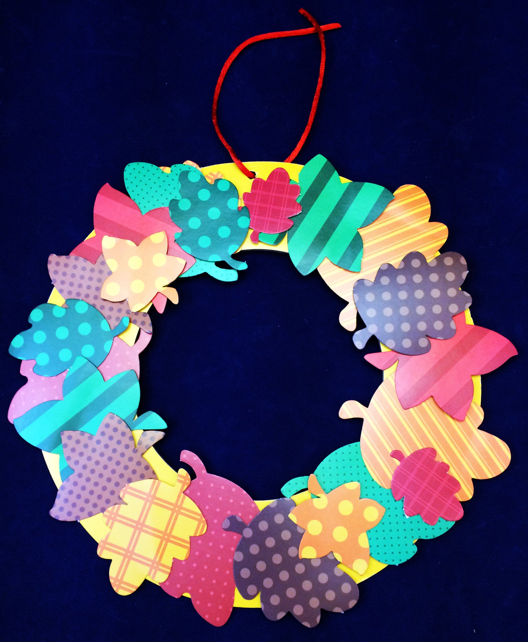 Art activity - Leaf Wreath inspired by the book Leaves by David Ezra Stein