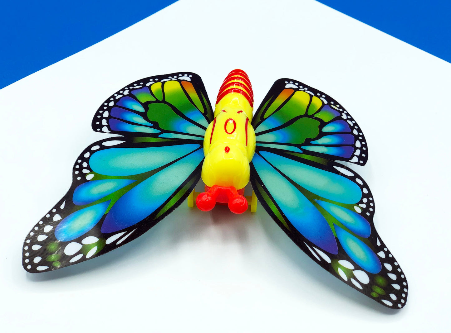 Wind up fluttering butterfly toy
